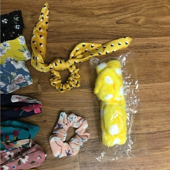 Lot of Womens Headbands - Picture 3 of 7